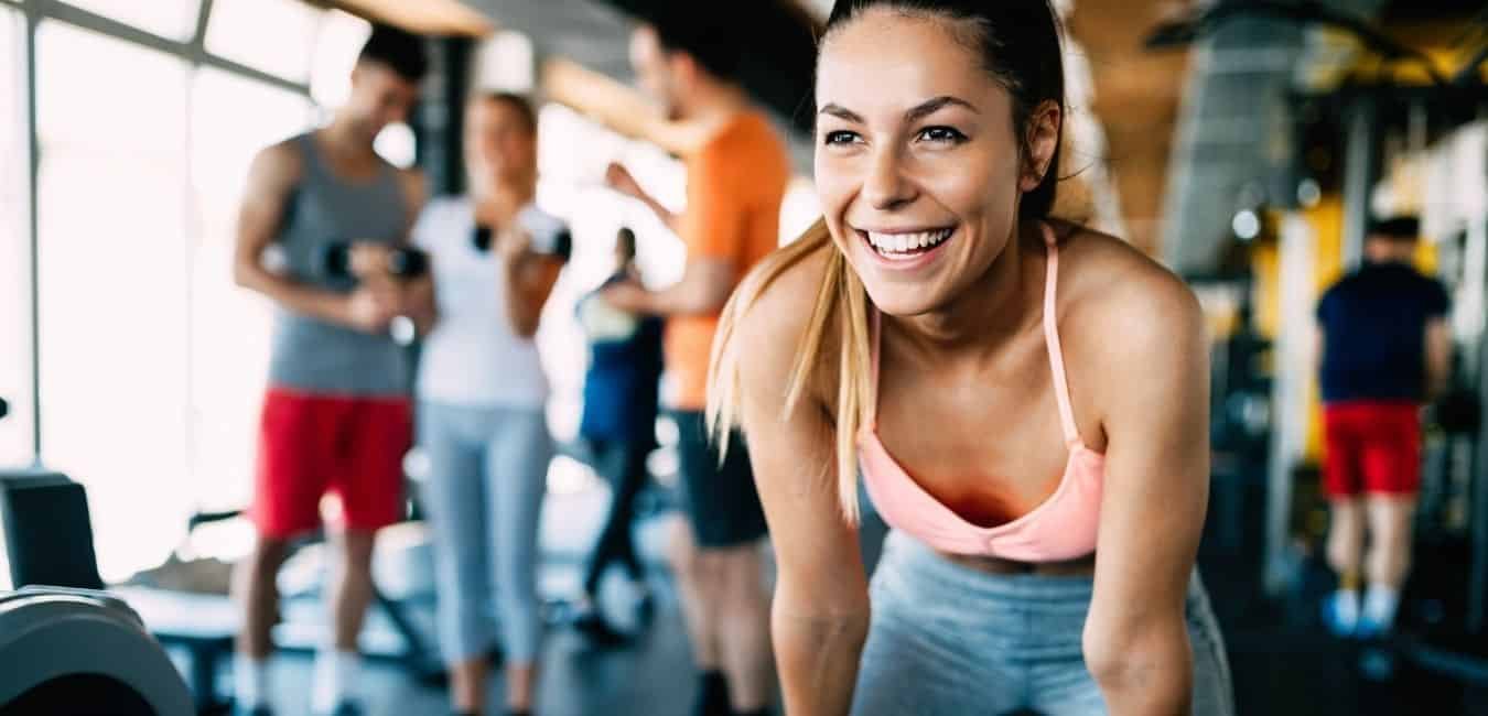 9 Gym Hacks For Beginners Who Want To Feel Comfortable & Confident With Their Workout